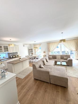 Reality KOMPLEX s.r.o., ponúka na PREDAJ luxusný nadštandardný rodinný dom s relaxačnou záhradou v tichej a obľúbenej lokalite FLORIDA VILLA PARK v meste Dunajská Streda !!! - fotografia 3