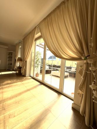 Reality KOMPLEX s.r.o., ponúka na PREDAJ luxusný nadštandardný rodinný dom s relaxačnou záhradou v tichej a obľúbenej lokalite FLORIDA VILLA PARK v meste Dunajská Streda !!! - fotografia 8