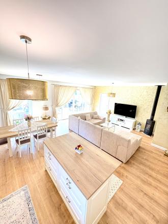 Reality KOMPLEX s.r.o., ponúka na PREDAJ luxusný nadštandardný rodinný dom s relaxačnou záhradou v tichej a obľúbenej lokalite FLORIDA VILLA PARK v meste Dunajská Streda !!! - fotografia 7