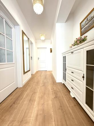 Reality KOMPLEX s.r.o., ponúka na PREDAJ luxusný nadštandardný rodinný dom s relaxačnou záhradou v tichej a obľúbenej lokalite FLORIDA VILLA PARK v meste Dunajská Streda !!! - fotografia 15