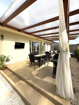 Reality KOMPLEX s.r.o., ponúka na PREDAJ luxusný nadštandardný rodinný dom s relaxačnou záhradou v tichej a obľúbenej lokalite FLORIDA VILLA PARK v meste Dunajská Streda !!! - fotografia 25