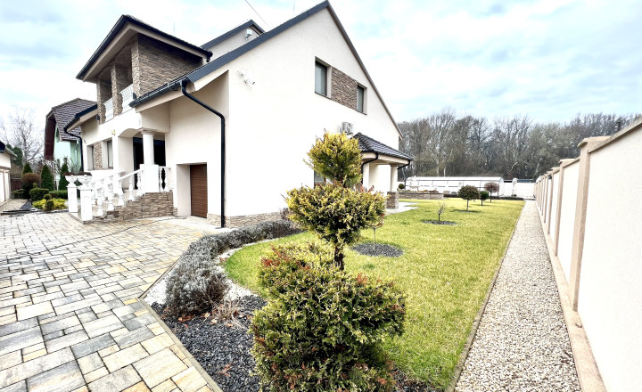 Reality KOMPLEX s.r.o. Vám ponúka na PREDAJ luxusnú vilu v obci Číčov - fotografia 36