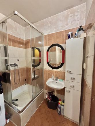 Exkluzívne iba u nás Vám Reality KOMPLEX s.r.o., ponúka na PREDAJ 3 izbový priestranný  byt v atraktívnej  lokalite Mesta Komárno! - fotografia 1