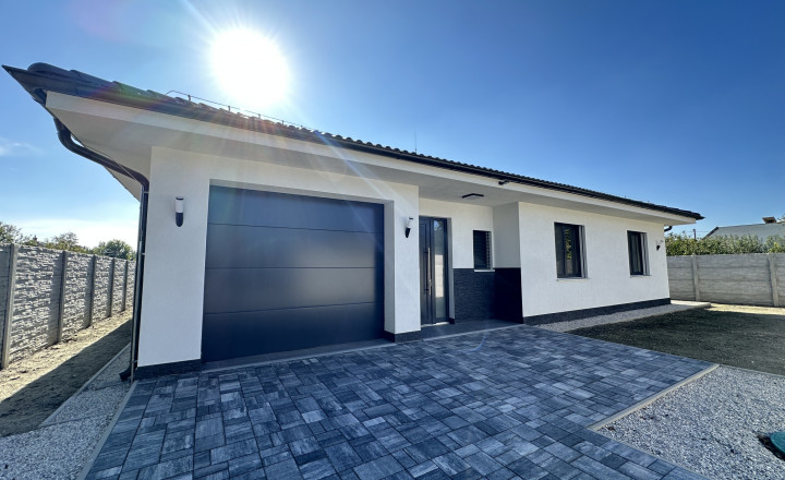 Reality KOMPLEX vám ponúka na predaj modernú novostavbu 5-izbového rodinného domu