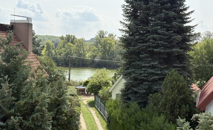 IBA U NÁS !!! Reality KOMPLEX s.r.o. Vám ponúka na PREDAJ zrekonštruovanú chatu v nádhernom, tichom prostredí 100m od Virtskom jazere !!! - fotografia 11