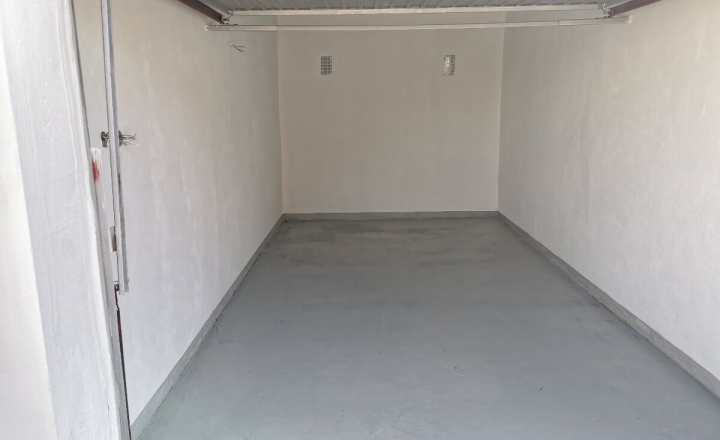 Reality KOMPLEX s.r.o. Vám ponúka na PREDAJ zrekonštruovanú garáž v Dunajskej Strede - fotografia 7