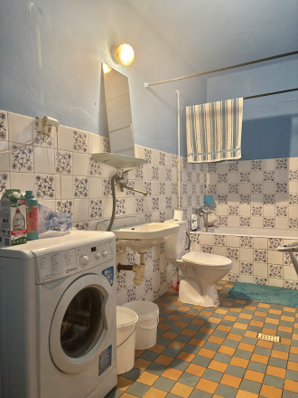 Reality KOMPLEX s.r.o.,Vám  ponúka starší  4 izbový rodinný dom  v pokojnej časti Mesta Komárno ! - fotografia 10