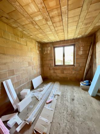 EXKLUZÍVNE Vám ponúkame NA PREDAJ rodinný dom v malebnom prostredí - v obci Pozba - fotografia 17