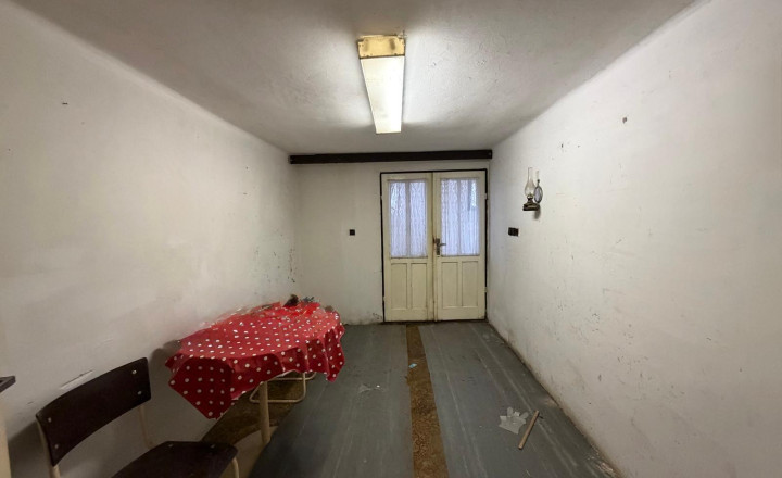 Reality KOMPLEX s.r.o. vám ponúka na predaj priestranný tehlový rodinný dom nachádzajúci sa v obci Zemianska Olča. - fotografia 3