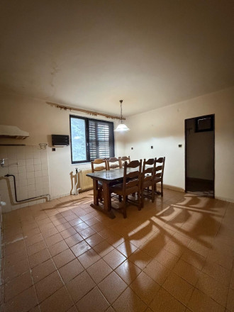 Reality KOMPLEX s.r.o. vám ponúka na predaj priestranný tehlový rodinný dom nachádzajúci sa v obci Zemianska Olča. - fotografia 16