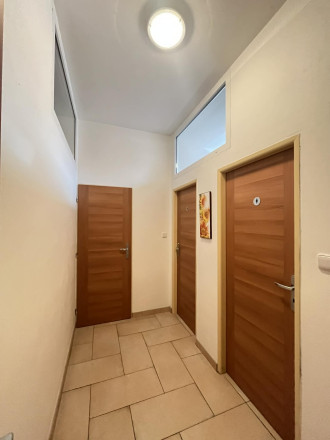 Reality KOMPLEX s.r.o. Vám ponúka do prenájmu  kancelárske priestory v centre Komárna! - fotografia 7