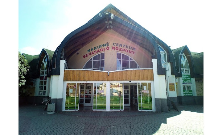Exkluzívne iba u nás Vám Reality KOMPLEX s.r.o., ponúka na PREDAJ  nebytový priestor v srdci mestskej tržnici - Komárno ! - fotografia 1