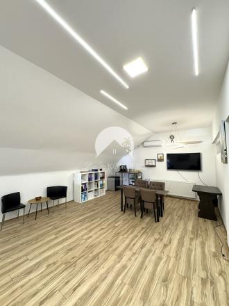 Priestranný a krásne obnovený kancelársky priestor do NÁJMU/ alebo na PREDAJ v centre Komárna!! - fotografia 4