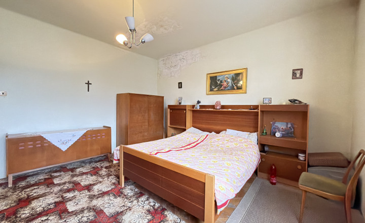 NA PREDAJ – POSCHODOVÝ RODINNÝ DOM V OBCI BALOŇ - fotografia 4