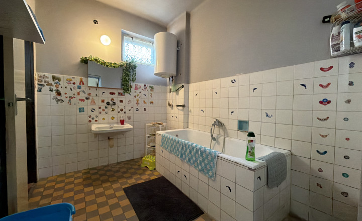 NA PREDAJ – POSCHODOVÝ RODINNÝ DOM V OBCI BALOŇ - fotografia 8