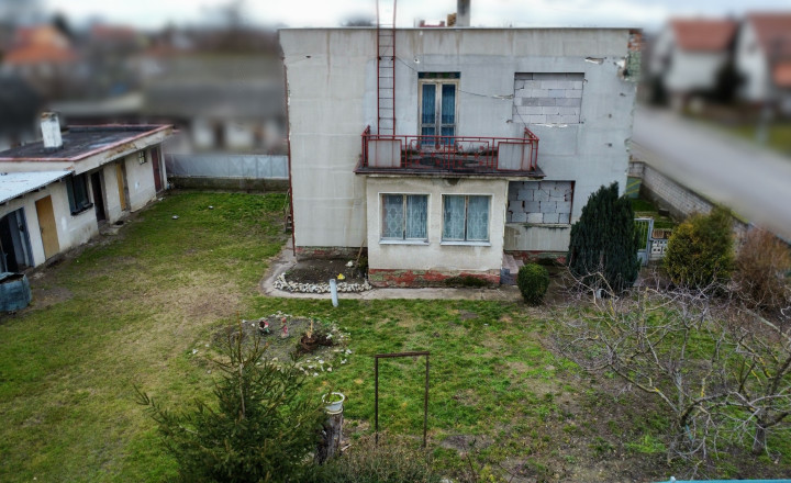NA PREDAJ – POSCHODOVÝ RODINNÝ DOM V OBCI BALOŇ - fotografia 27