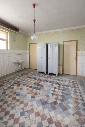 Na PREDAJ starý rodinný dom v obci Okoličná na Ostrove - fotografia 1