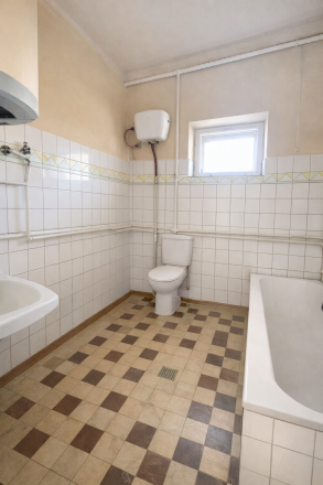 Na PREDAJ starý rodinný dom v obci Okoličná na Ostrove - fotografia 4