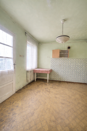 Na PREDAJ starý rodinný dom v obci Okoličná na Ostrove - fotografia 5