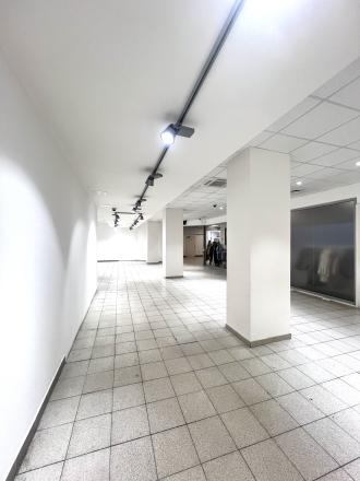 Reality KOMPLEX s.r.o. Vám ponúka do prenájmu obchodno – kancelárske priestory v centre Komárna!! - fotografia 3