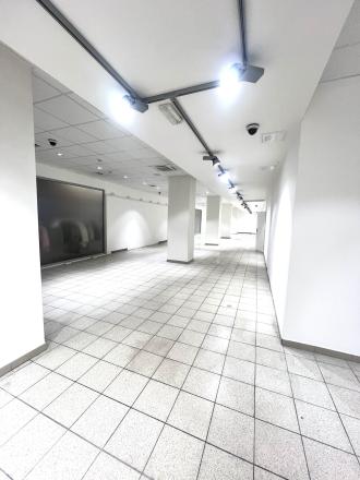 Reality KOMPLEX s.r.o. Vám ponúka do prenájmu obchodno – kancelárske priestory v centre Komárna!! - fotografia 4
