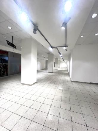 Reality KOMPLEX s.r.o. Vám ponúka do prenájmu obchodno – kancelárske priestory v centre Komárna!! - fotografia 7