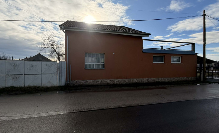 Reality KOMPLEX s.r.o Vám exkuzívne ponúka na predaj kvalitnú polyfunkčnú budovu v Kolárove - fotografia 1