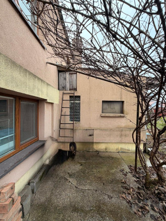 Reality KOMPLEX s.r.o Vám EXKLUZÍVNE ponúka na predaj radovỳ rodinnỳ dom v obci Trávnik. - fotografia 8