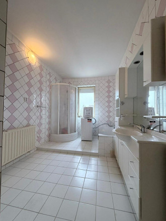 Reality KOMPLEX s.r.o Vám exkluzívne ponúka rodinný dom v obci Čičov - fotografia 6
