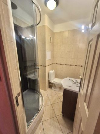 Reality KOMPLEX s.r.o., Vám ponúka na PREDAJ atraktívnu garzónku v mimoriadne vyhľadávanej lokalite Mesta Komárno. - fotografia 3