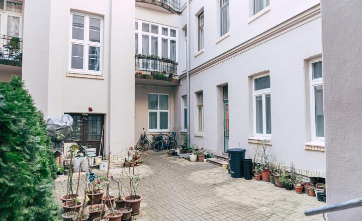 Reality KOMPLEX s.r.o. Vám ponúka na predaj jedinečný 3-izbový meštiansky byt, ktorý sa nachádza priamo v historickom centre mesta Komárno na ulici Pohraničná. - fotografia 18