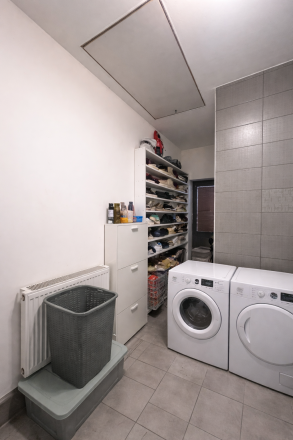 Reality KOMPLEX s.r.o. ponúka na PREDAJ EXKLUZÍVNY 4-IZBOVÝ RODINNÝ DOM S BAZÉNOM V GABČÍKOVE - fotografia 38