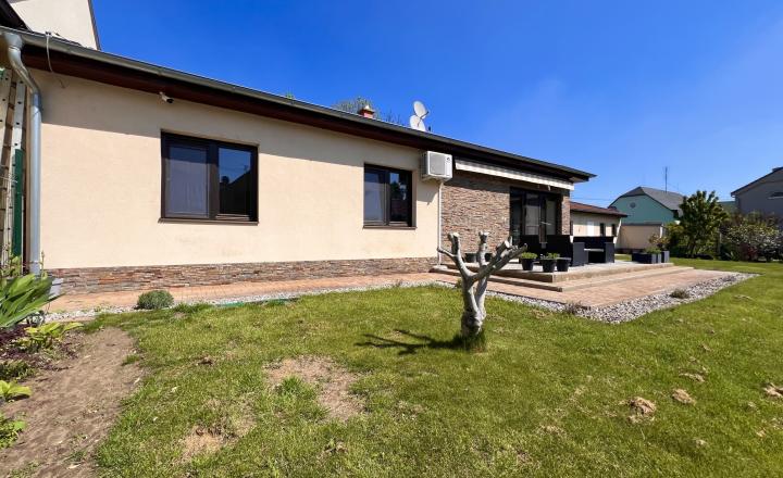 Reality KOMPLEX s.r.o. ponúka na PREDAJ NADŠTANDARDNÝ 4-IZBOVÝ RODINNÝ DOM s DVOJGARÁŽOU A KRYTOU TERASOU v KOMÁRNE - fotografia 7