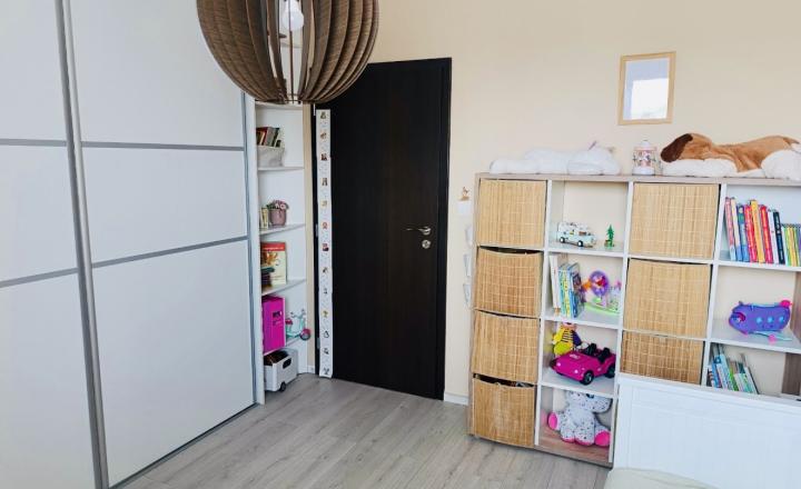 Reality KOMPLEX s.r.o. Vám ponúka na predaj štýlový 3-izbový byt so záhradou vo Veľkom Mederi (štvorbytovka) - fotografia 5