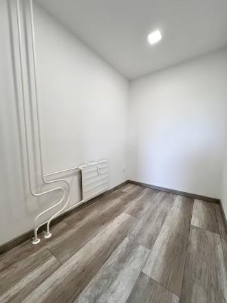 Reality KOMPLEX s.r.o. ponúka na PREDAJ štýlový 1-izbový byt po kompletnej rekonštrukcii v Komárne. - fotografia 14