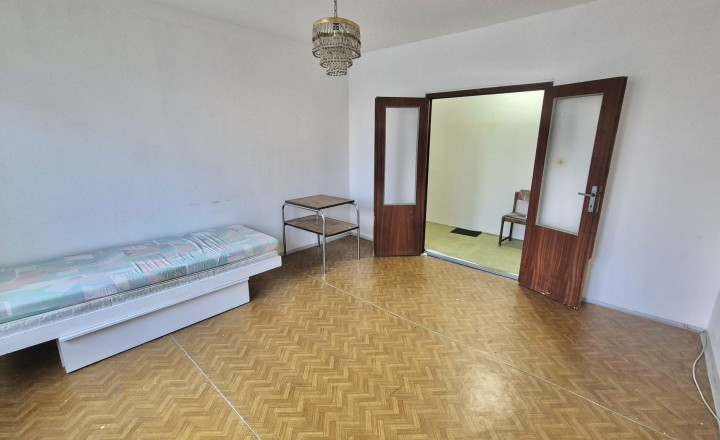 Reality KOMPLEX s.r.o., Vám ponúka na PREDAJ priestranný 1  izbový  byt s lodžiou a pivnicou v meste  Komárno !!!
