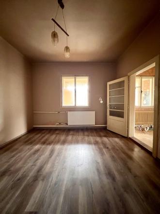 Reality KOMPLEX s.r.o. ponúka na PREDAJ rodinný dom s veľkým pozemkom, garážou a podnikateľskou budovou v Trhovej Hradskej - fotografia 4