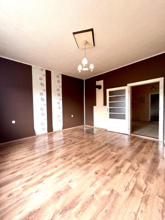 Reality KOMPLEX s.r.o. ponúka na PREDAJ rodinný dom s veľkým pozemkom, garážou a podnikateľskou budovou v Trhovej Hradskej - fotografia 9