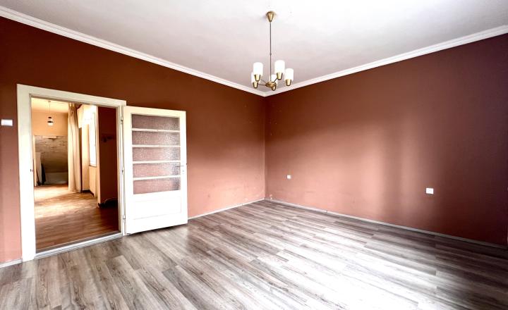 Reality KOMPLEX s.r.o. ponúka na PREDAJ rodinný dom s veľkým pozemkom, garážou a podnikateľskou budovou v Trhovej Hradskej - fotografia 11