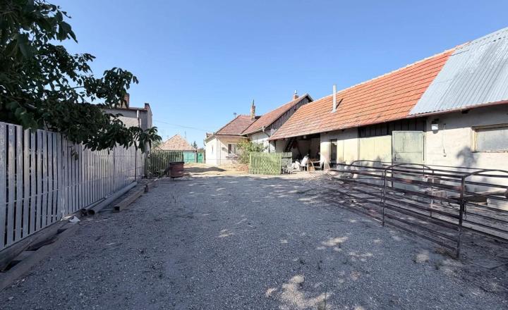 Reality KOMPLEX s.r.o Vám EXKLUZÍVNE ponúka na predaj 3 izbovy rodinny dom v Zemianskej Olči - fotografia 14