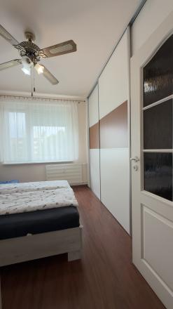 Reality KOMPLEX s.r.o. Vám EXKLUZÍVNE ponúka na prenájom priestranný 3-izbový byt vo vyhľadávanej lokalite na ulici Biskupa Királya v Komárne. - fotografia 12