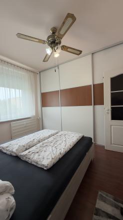 Reality KOMPLEX s.r.o. Vám EXKLUZÍVNE ponúka na prenájom priestranný 3-izbový byt vo vyhľadávanej lokalite na ulici Biskupa Királya v Komárne. - fotografia 11