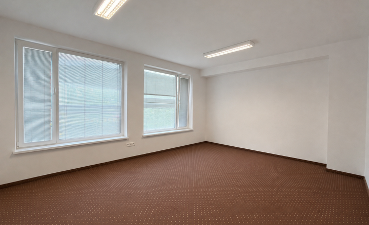 Reality KOMPLEX Vám ponúka na prenájom komerčného priestoru 100 m² v centre Dunajskej Stredy. - fotografia 1