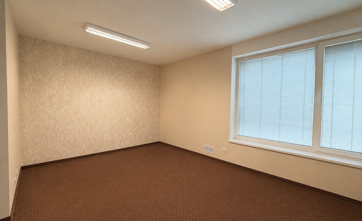 Reality KOMPLEX Vám ponúka na prenájom komerčného priestoru 100 m² v centre Dunajskej Stredy. - fotografia 13