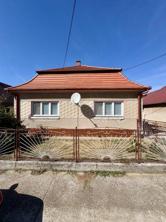 Exkluzívne iba u nás !!! Reality KOMPLEX s.r.o., Vám ponúka zrekonštruovaný 4 izbový rodinný dom s garážou a s veľkým pozemkom vo vyhľadávanej lokalite v úplne tichom prostredí, v obci Radvaň nad Dunajom, 250m od piesočnatej pláže Dunaja !!! - fotografia 4