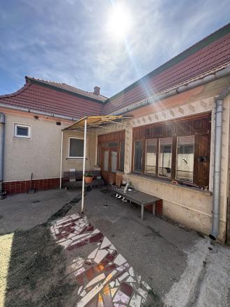 Exkluzívne iba u nás !!! Reality KOMPLEX s.r.o., Vám ponúka zrekonštruovaný 4 izbový rodinný dom s garážou a s veľkým pozemkom vo vyhľadávanej lokalite v úplne tichom prostredí, v obci Radvaň nad Dunajom, 250m od piesočnatej pláže Dunaja !!! - fotografia 14