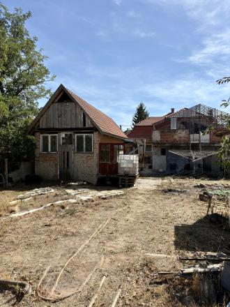 Exkluzívne iba u nás !!! Reality KOMPLEX s.r.o., Vám ponúka zrekonštruovaný 4 izbový rodinný dom s garážou a s veľkým pozemkom vo vyhľadávanej lokalite v úplne tichom prostredí, v obci Radvaň nad Dunajom, 250m od piesočnatej pláže Dunaja !!! - fotografia 15
