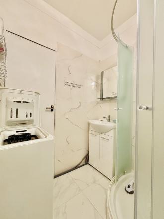 Reality KOMPLEX s.r.o., Vám ponúka na predaj čiastočne rekonštruovaný  2  izbový byt blízko od centra Mesta Komárno. - fotografia 3