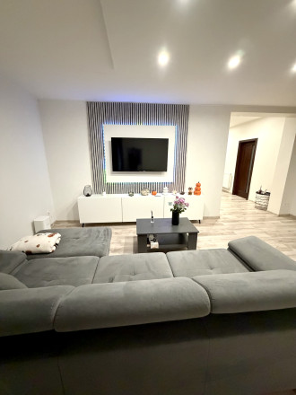 Reality KOMPLEX s.r.o. Vám ponúka na predaj priestranný 4-izbový rodinný dom s veľkou pivnicou a pozemkom v obci Okoč. - fotografia 17