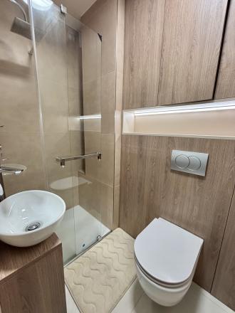 Iba u nás Vám Reality KOMPLEX s.r.o., ponúka na prenájom štýlový  jednoizbový byt neďaleko od centra  mesta Komárno. - fotografia 4